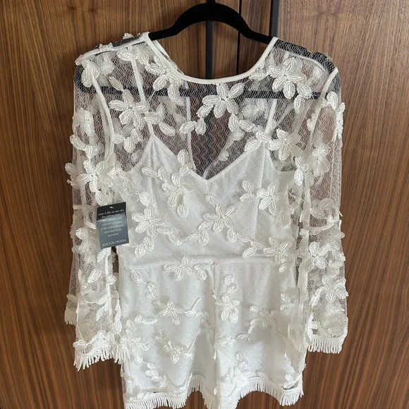 Elegant White Floral Lace Romper - Picture 2 of 5